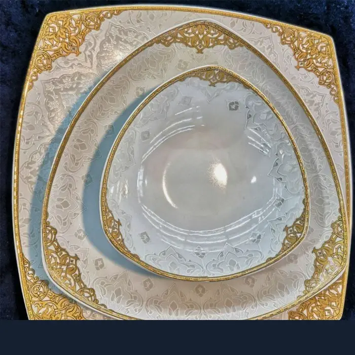 سرویس غذاخوری 6 نفره 30 پارچه بوگاتی طلایی کد 484B